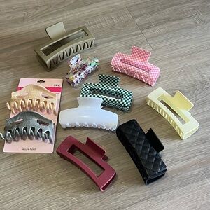 10 assorted claw clips